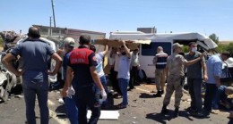 Şanlıurfa’da yolcu minibüsü ile kamyonet çarpıştı: 15 yaralı!