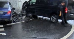 Flaş .. Flaş .. İstanbul’da turistleri taşıyan minibüs kaza yaptı: Yaralılar var