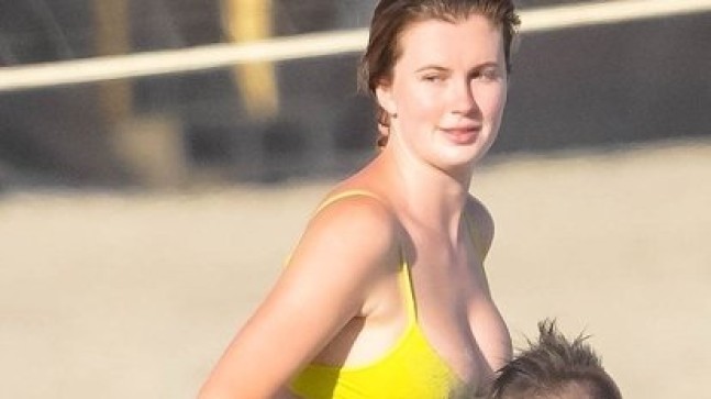 Ireland Baldwin’in plaj keyfi!