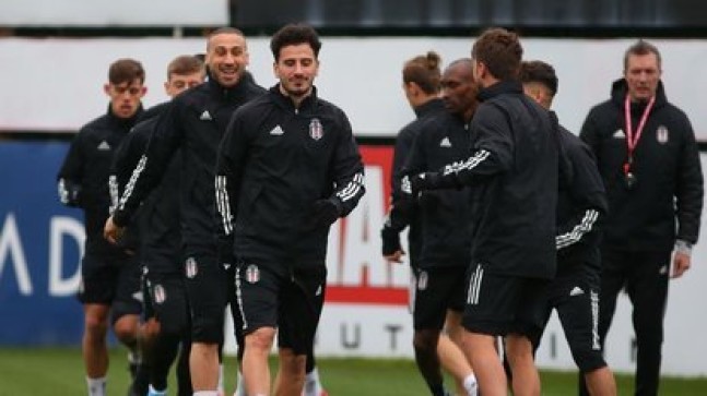 Beşiktaş’ta Fenerbahçe derbisi kamp kadrosu açıklandı!