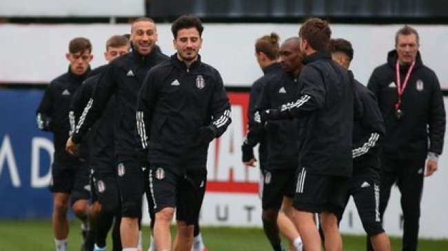 Beşiktaş’ta Fenerbahçe derbisi kamp kadrosu açıklandı!