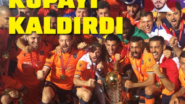 Şampiyon Başakşehir kupayı kaldırdı!